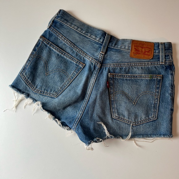 Levi shorts - Picture 2 of 2